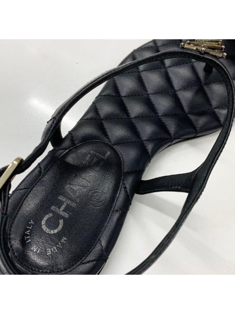 Chanel CC Logo Star Quilted Leather Thong Sandals Black - Picture 7 of 10